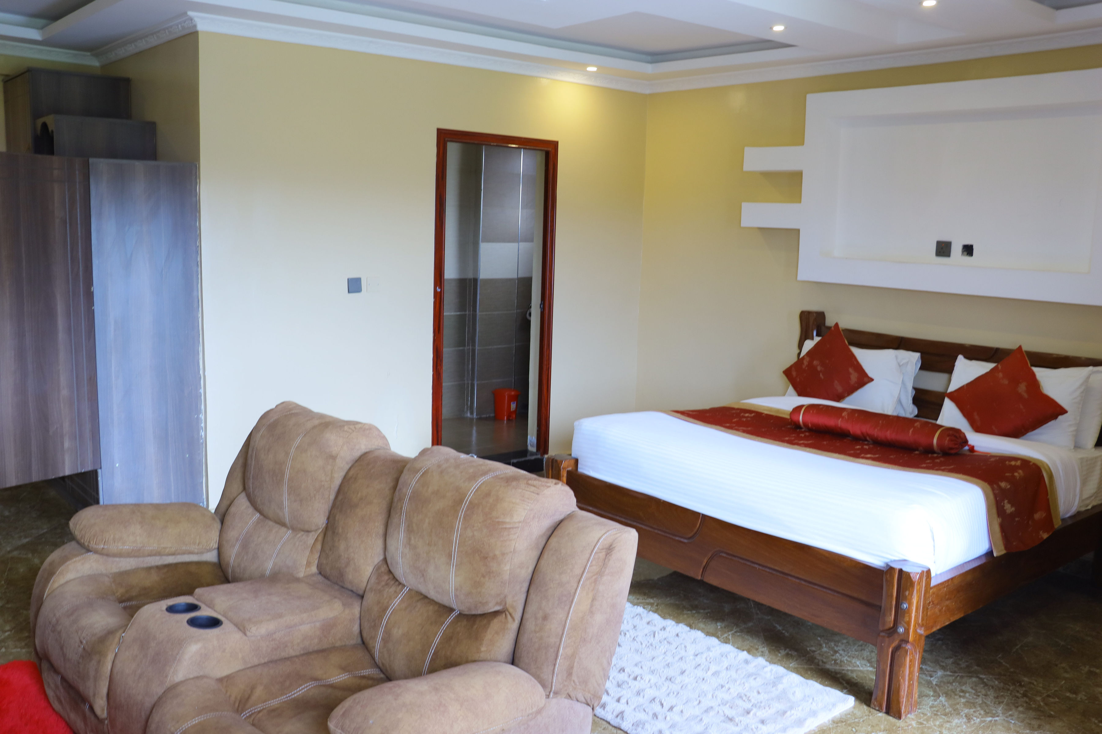 Famous Gates Hotel — Sotik interior